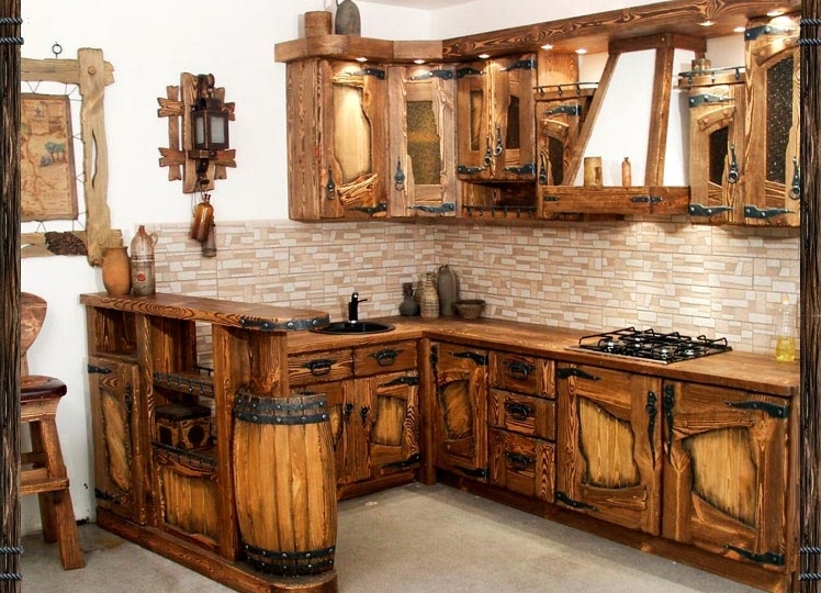 Оригинальные идеи декорирования деревянных кухонь